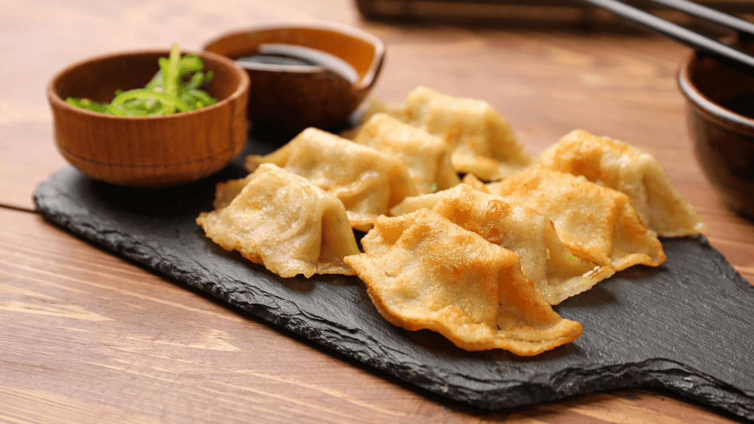 Pangsit (JIaozi) -  Makanan Khas Imlek di Indonesia